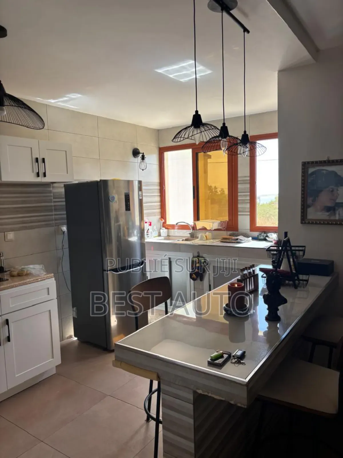 Furnished 9chbre Maison dans Rufisque à Vendre