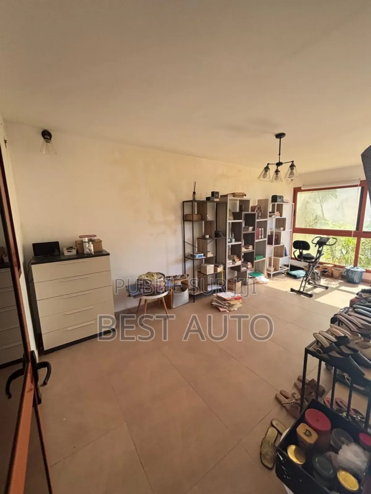 Furnished 9chbre Maison dans Rufisque à Vendre