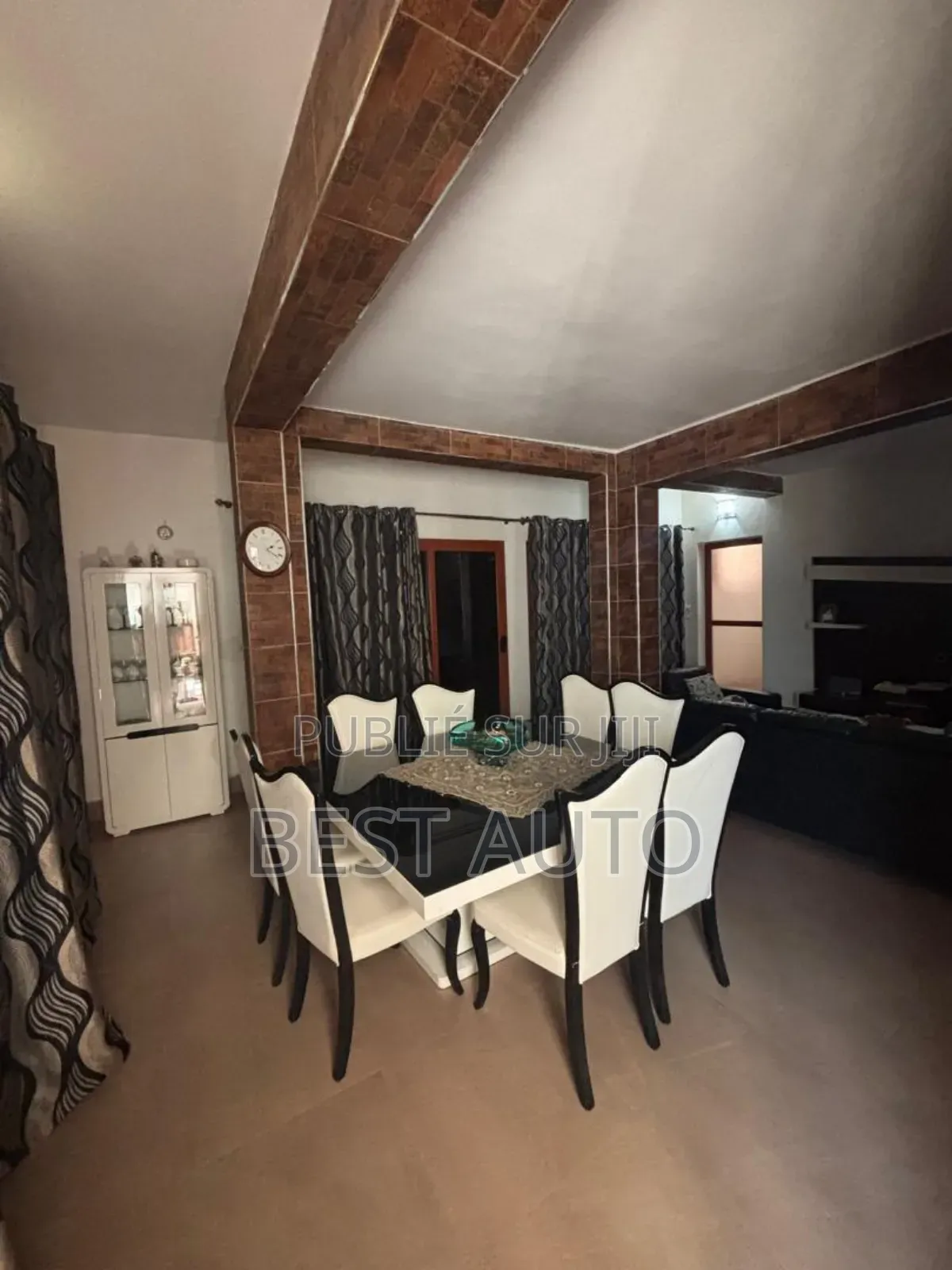 Furnished 9chbre Maison dans Rufisque à Vendre