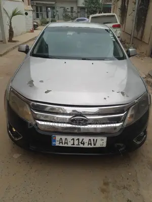 Photo - Ford Focus S Sedan FWD (2.0L 4cyl 5M) 2012 Gris