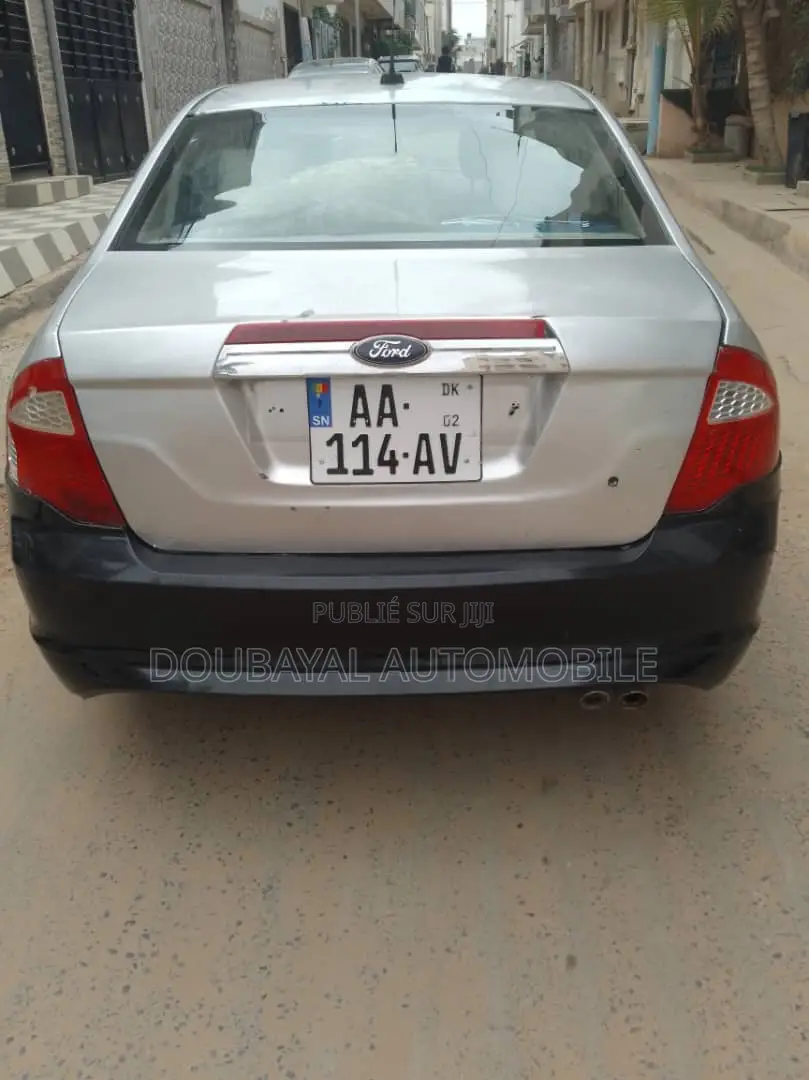 Ford Focus S Sedan FWD (2.0L 4cyl 5M) 2012 Gris