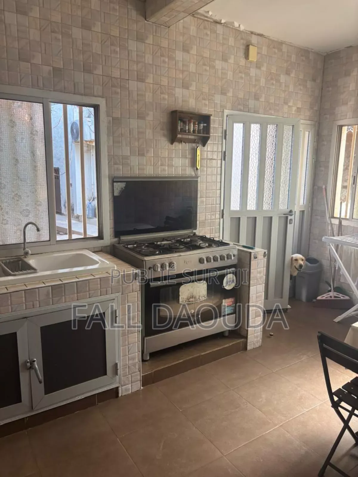 Furnished 6chbre Villa dans Villa, Rufisque à Vendre