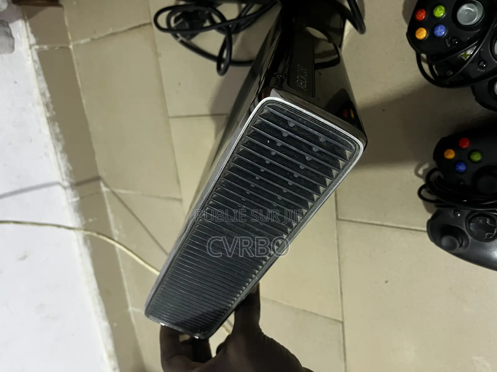 Xbox 360 Avec Deux Manettes Et 3 Jeux