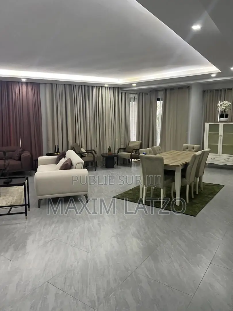 3chbre Appartement dans Yoff à Vendre