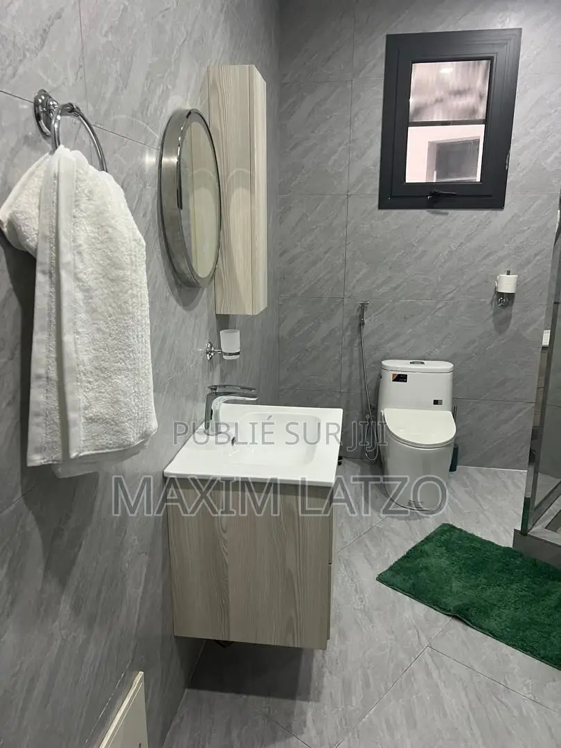 3chbre Appartement dans Yoff à Vendre