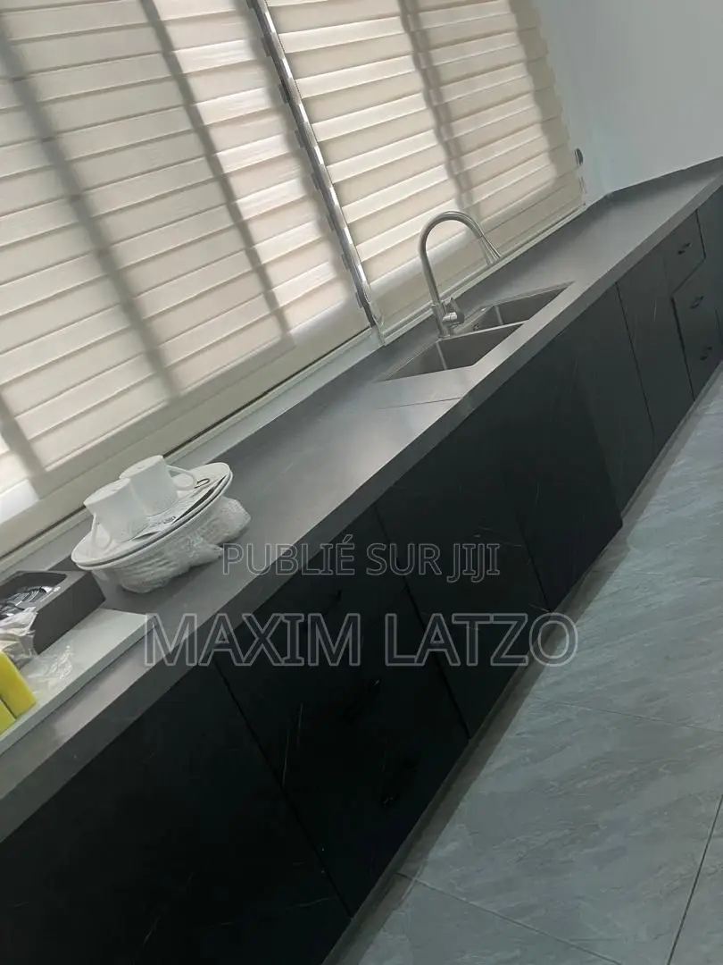 3chbre Appartement dans Yoff à Vendre