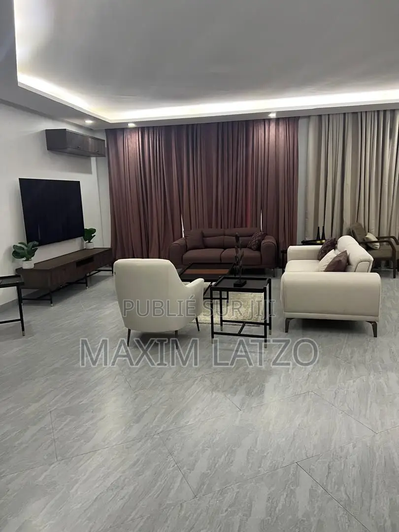 3chbre Appartement dans Yoff à Vendre