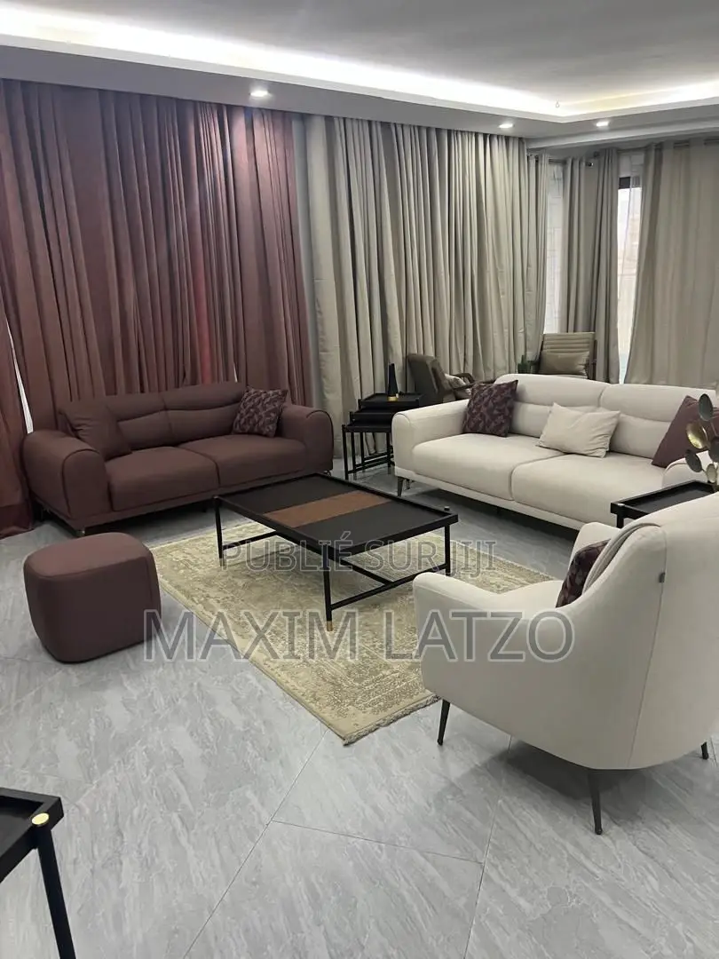 3chbre Appartement dans Yoff à Vendre