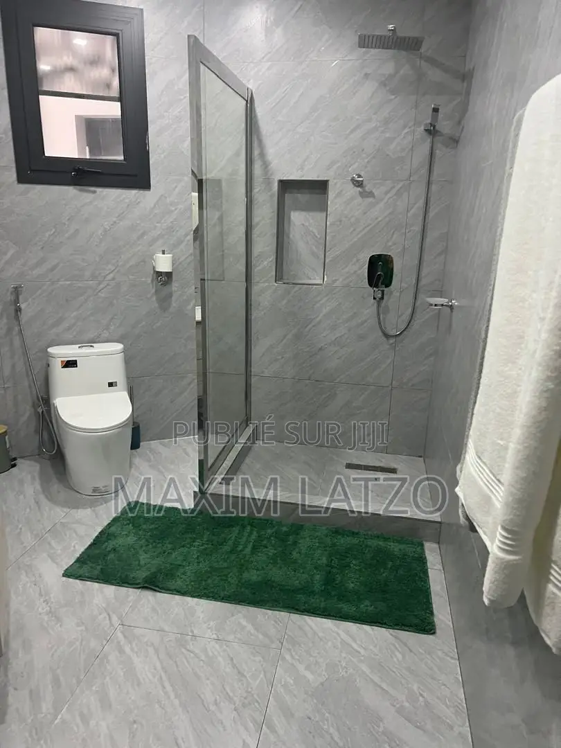 3chbre Appartement dans Yoff à Vendre