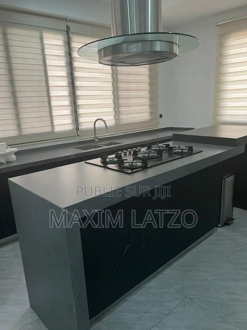 3chbre Appartement dans Yoff à Vendre