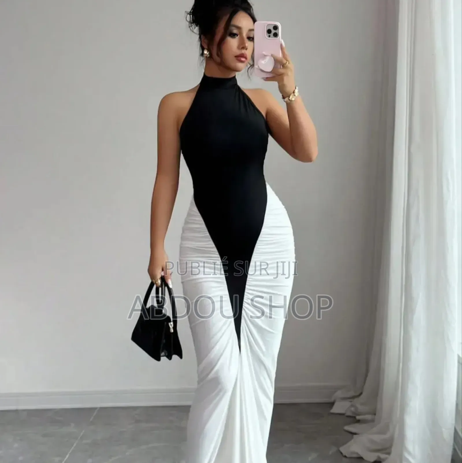 Robe Longue Pour Les Reines Disponible