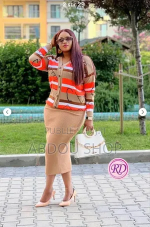 Ensemble Chemise Et Jupe Courte Disponible