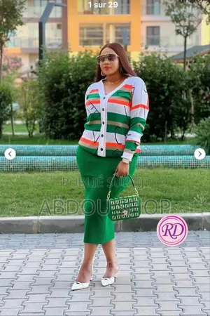 Ensemble Chemise Et Jupe Courte Disponible