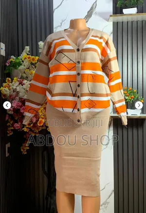 Ensemble Chemise Et Jupe Courte Disponible