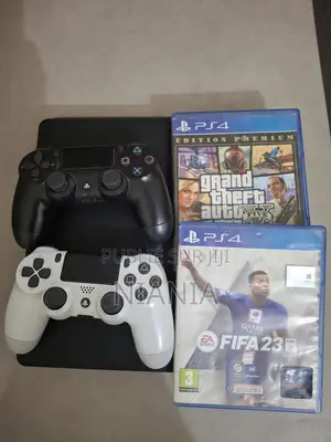 Ps4 Avec 2 Cassettes