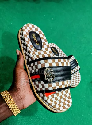 Photo - Chaussures Claquettes Gucci