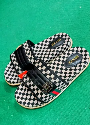 Chaussures Claquettes Gucci