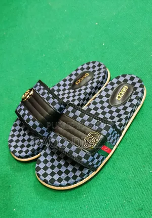 Chaussures Claquettes Gucci