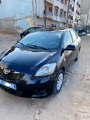 Toyota Yaris Base Hatchback 3dr 2010 Black