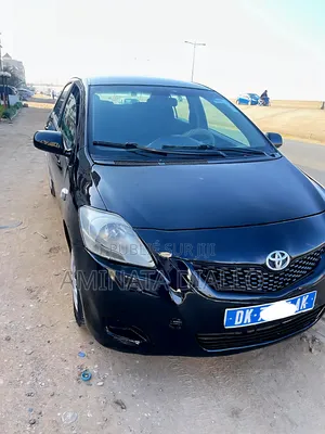 Toyota Yaris Base Hatchback 3dr 2010 Black