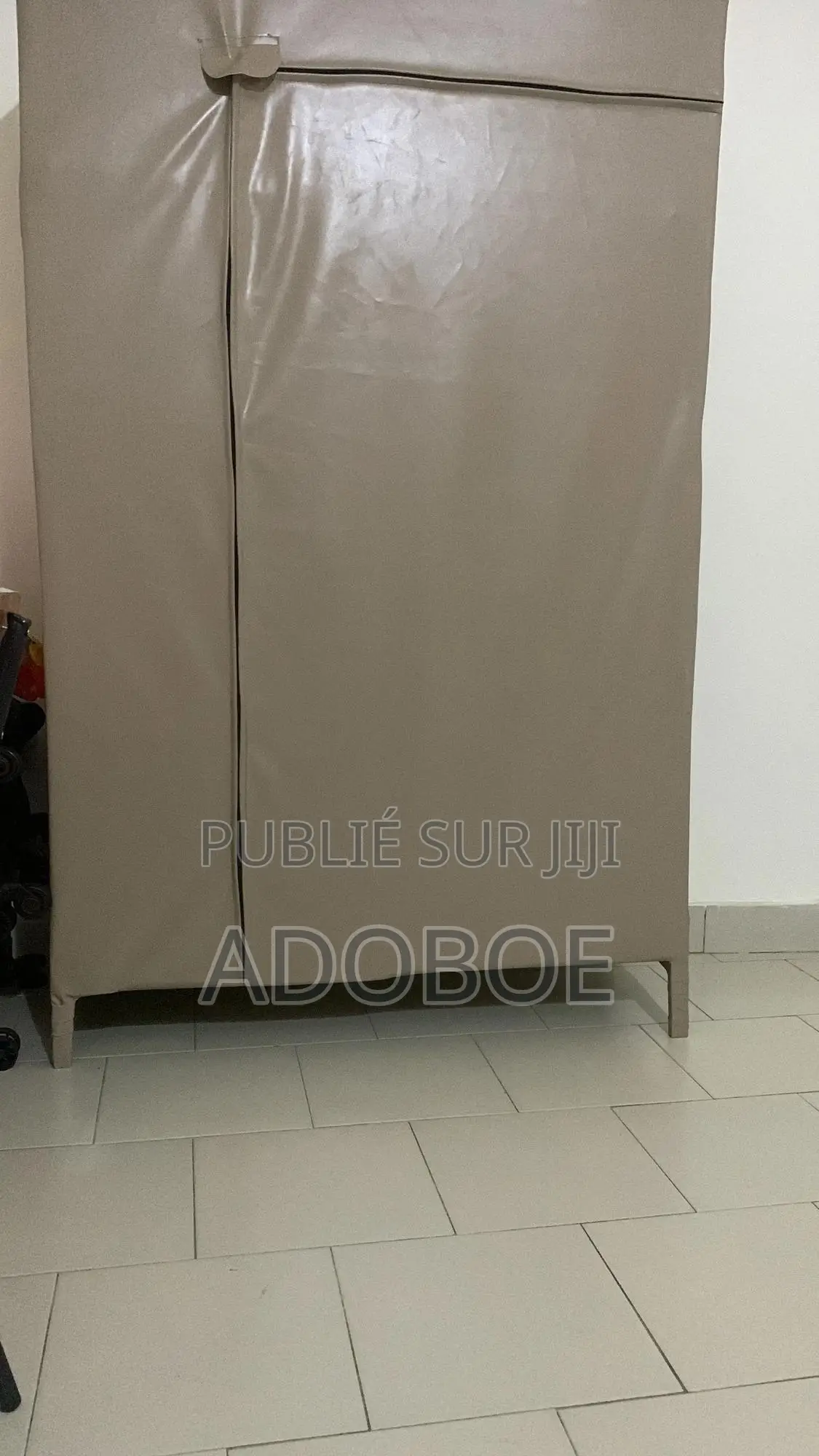 À Vendre – Armoire En Tissu Couleur Beigearmoire En Tissu.