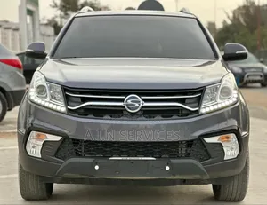 Photo - SsangYong Korando 2017 Gris