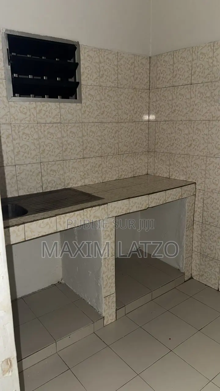 1chbre Studio dans Yoff à Louer