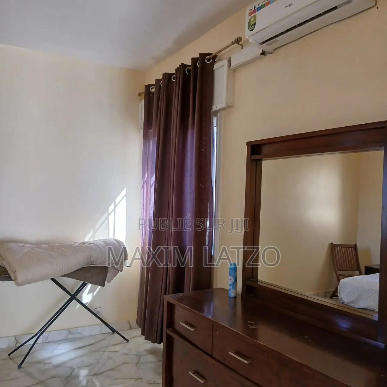 Furnished 1chbre Appartement dans Almadies à Louer