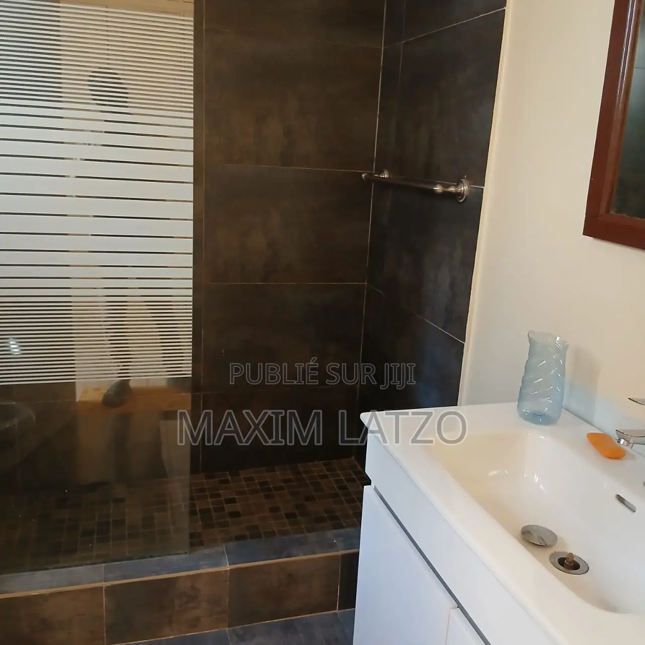 Furnished 1chbre Appartement dans Almadies à Louer