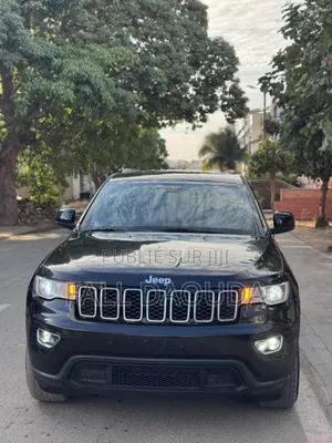 Photo - Jeep Grand Cherokee 2018 Black