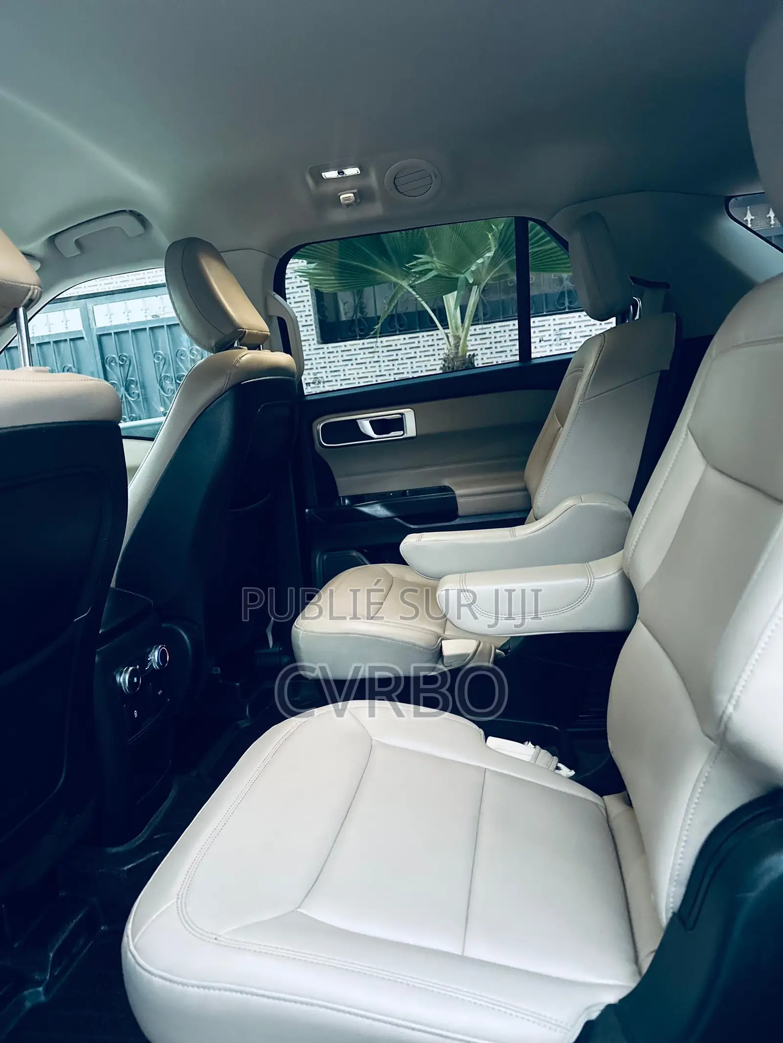 Ford Explorer 2020 Gris