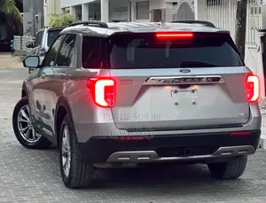 Ford Explorer 2020 Gris