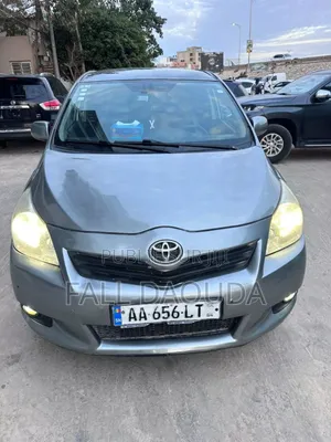 Photo - Toyota Verso 2012 Gris