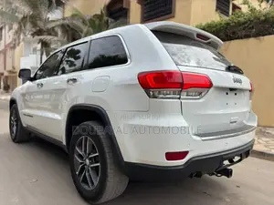 Jeep Grand Cherokee Laredo 4dr 4x4 2017 Black