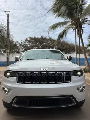 Jeep Grand Cherokee Laredo 4dr 4x4 2017 Black