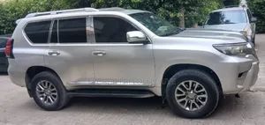 Toyota Land Cruiser Prado 2018 Gris