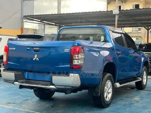 Mitsubishi L200 2021 Blue