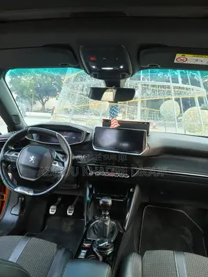 Photo - Peugeot 2008 1.2 PureTech (100 Hp) 2020 Orange