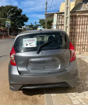 Nissan Versa 2018 Gris