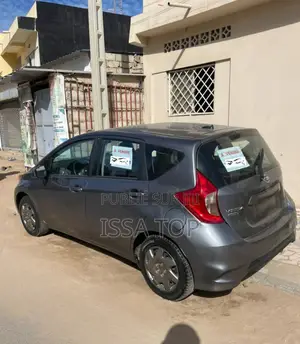 Nissan Versa 2018 Gris