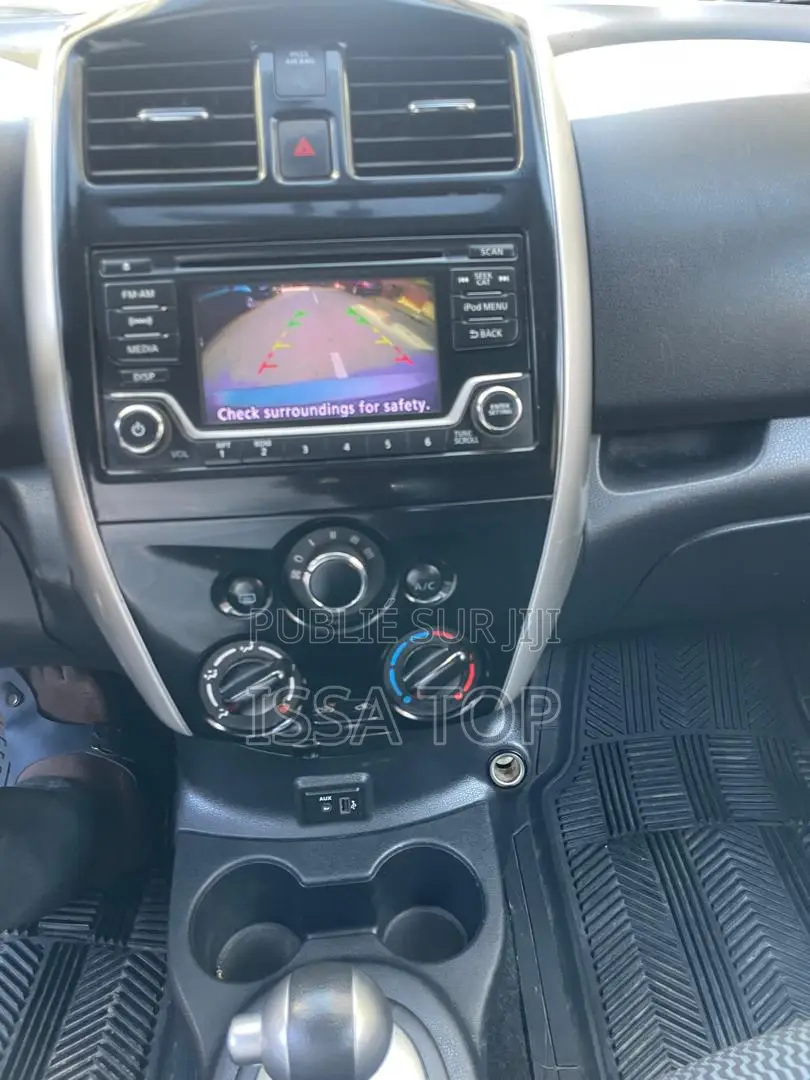 Nissan Versa 2018 Gris