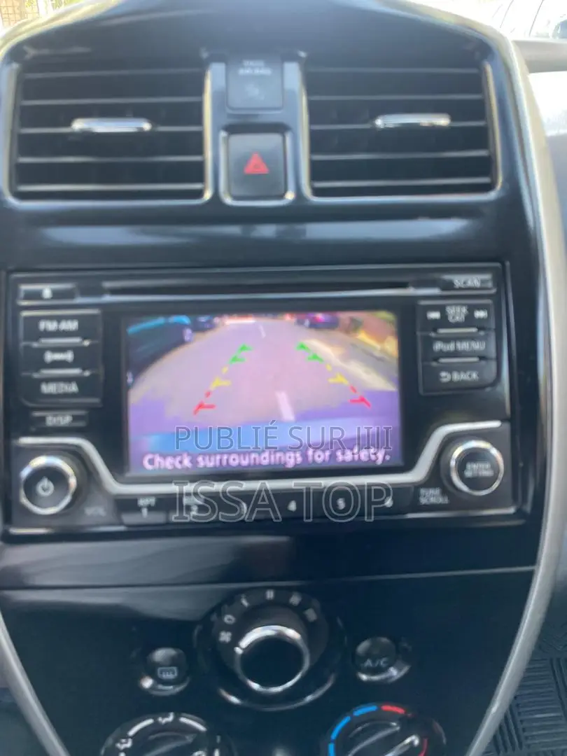 Nissan Versa 2018 Gris