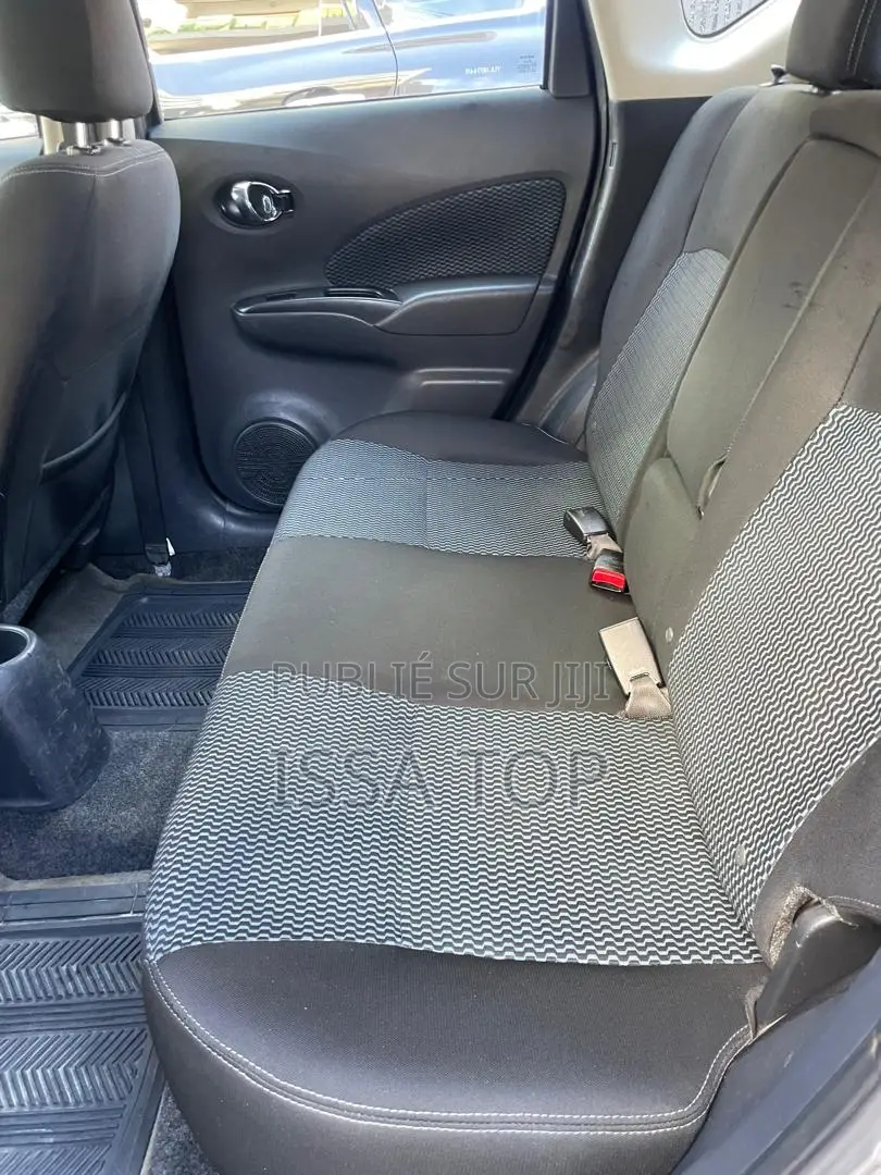 Nissan Versa 2018 Gris