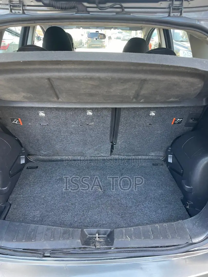 Nissan Versa 2018 Gris