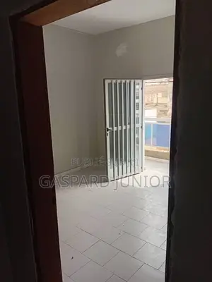 1chbre Appartement dans Grande Chmbre À, Parcelles Assainies à Louer