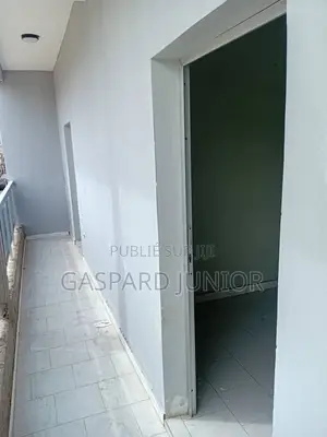 1chbre Appartement dans Grande Chmbre À, Parcelles Assainies à Louer