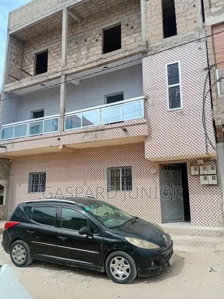 1chbre Appartement dans Grande Chmbre À, Parcelles Assainies à Louer