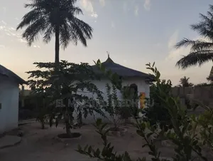 Furnished 5chbre Chambre et salon dans Auberge À Vendre, Kabrousse