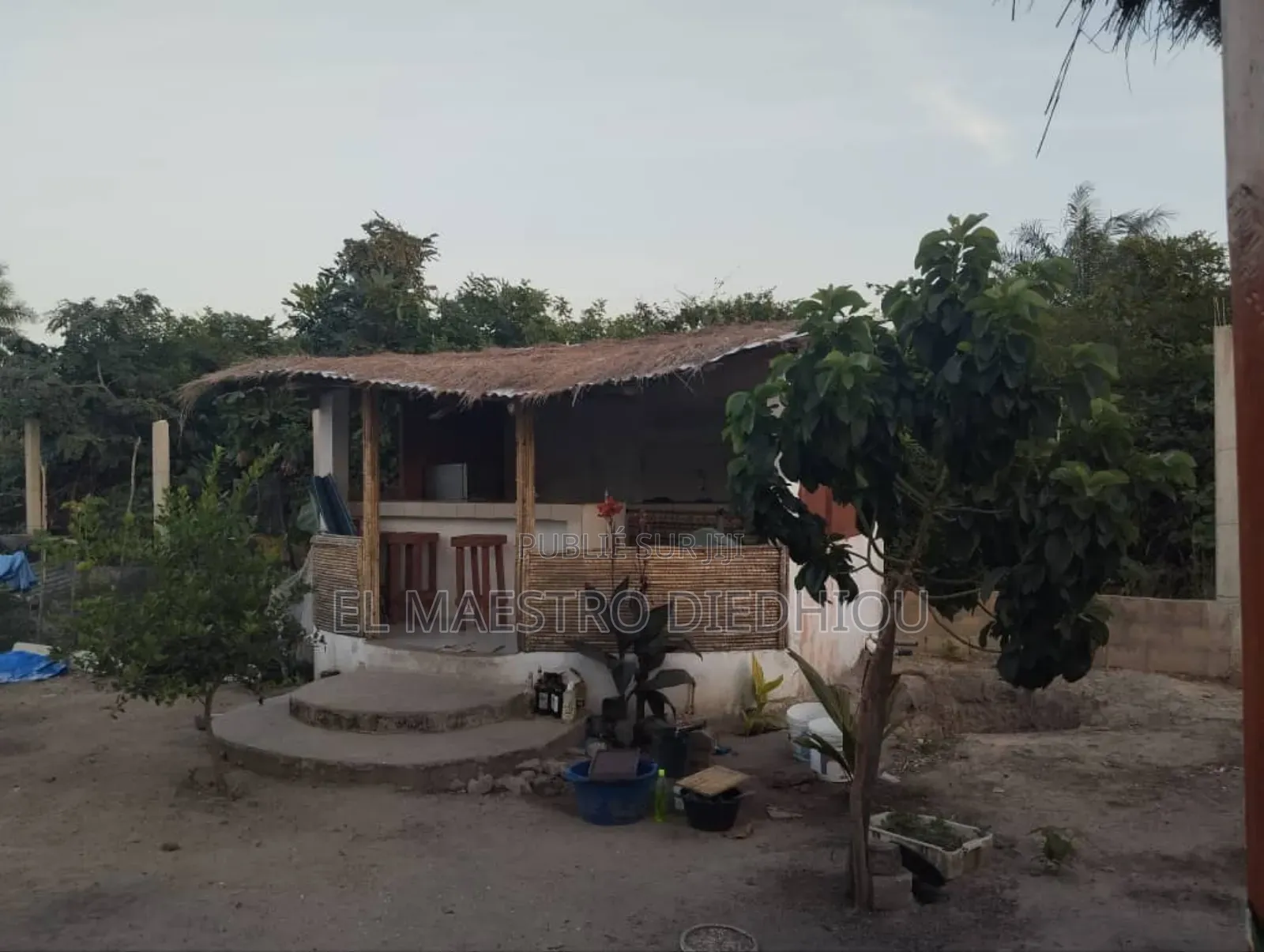 Furnished 5chbre Chambre et salon dans Auberge À Vendre, Kabrousse