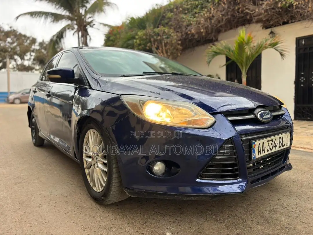 Ford Focus SEL Sedan FWD (2.0L 4cyl 6A) 2012 Blue